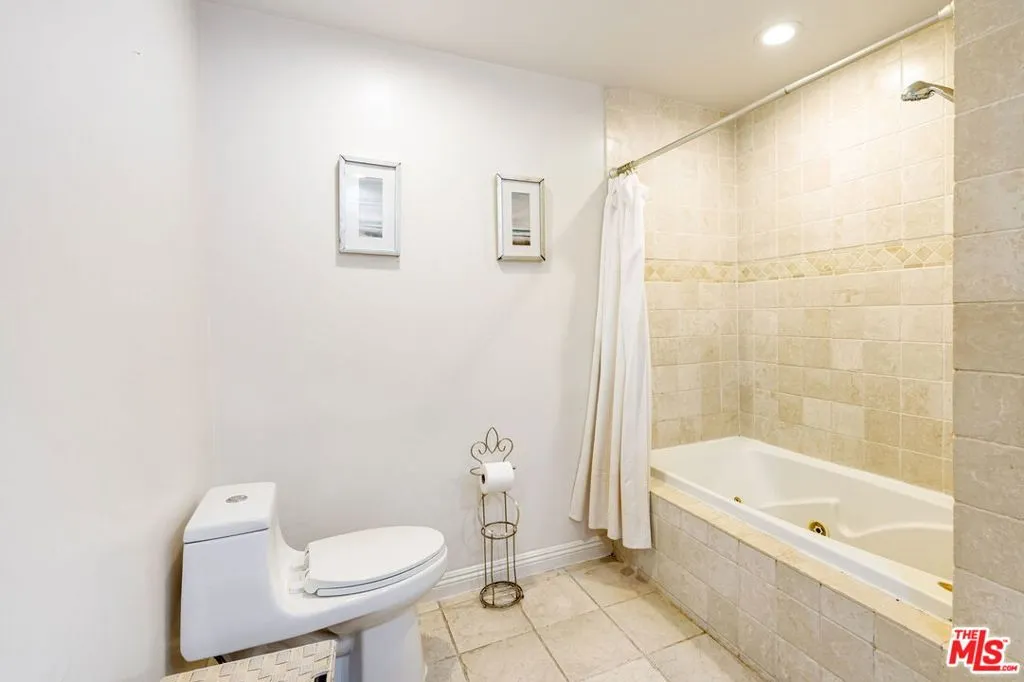 6430 S Sherbourne Drive, Los Angeles, California 90056 home-pic-26